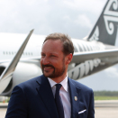 Kronprins Haakon ankommer Tongas hovedflyplass, Fuaamotu. Det er første stopp på reisen i Stillehavet, med offisielt besøk til Tonga, Fiji og Samoa. Foto: Karen Setten / NTB scanpix